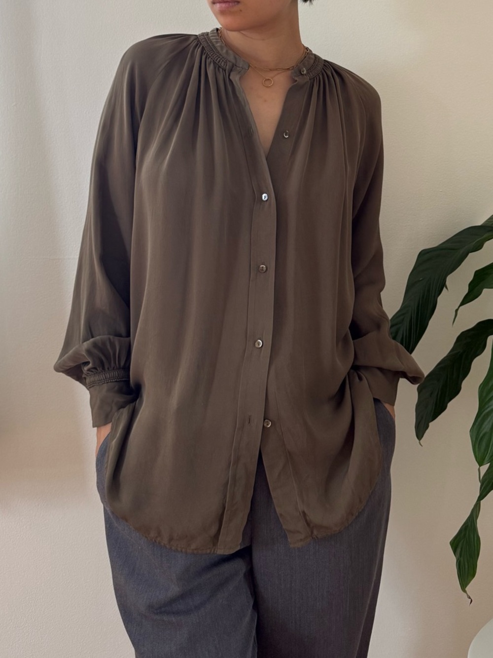 Vince 100% Silk Quiet Luxury Lightweight Button Front Olive Brown Blouse Size XS